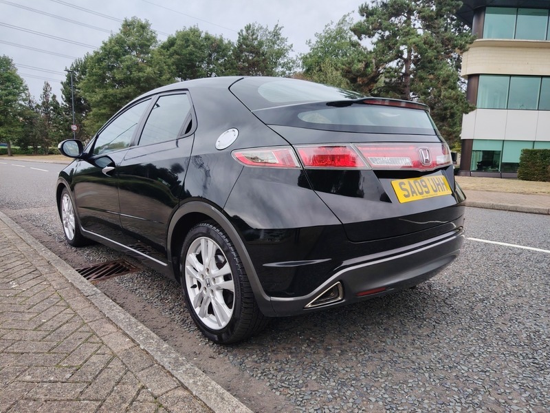 Honda Civic 1.8 I-vtec Es Hatchback Black #6
