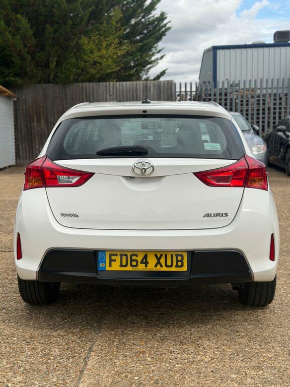 Toyota Auris Icon White #6