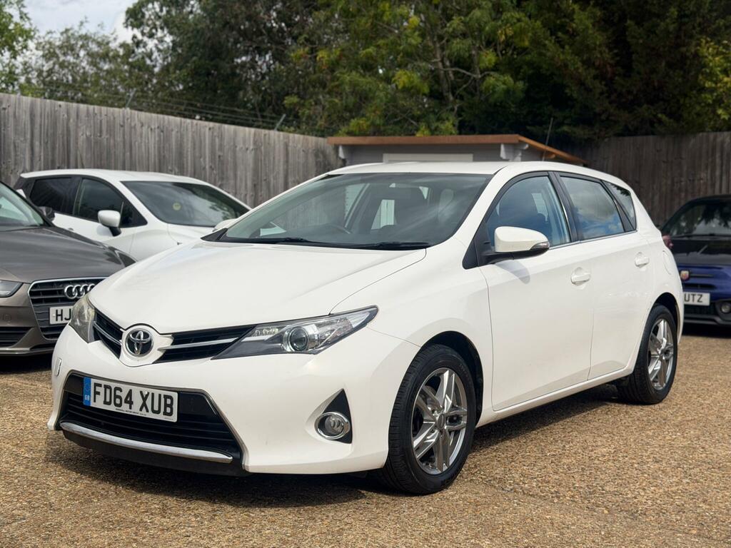 Toyota Auris Icon White #3
