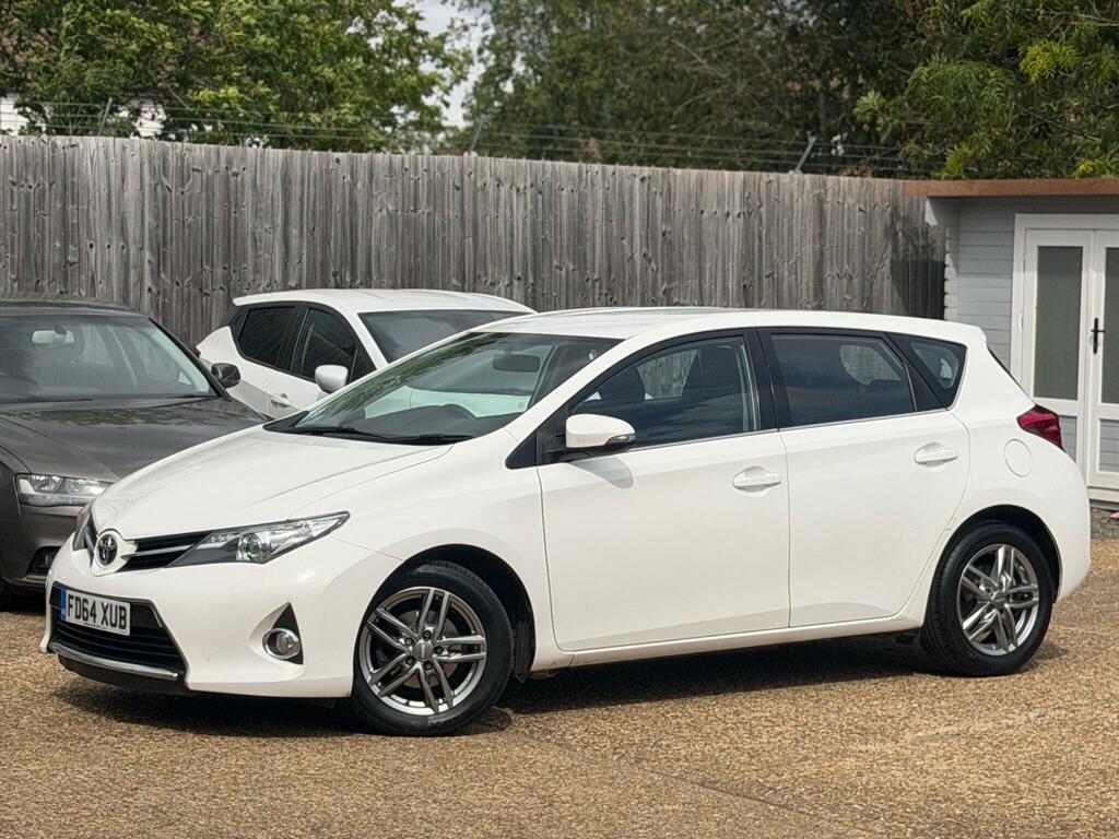 Toyota Auris Icon White