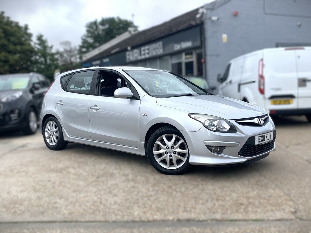 Hyundai I30 Hatchback 1.6 Red #1