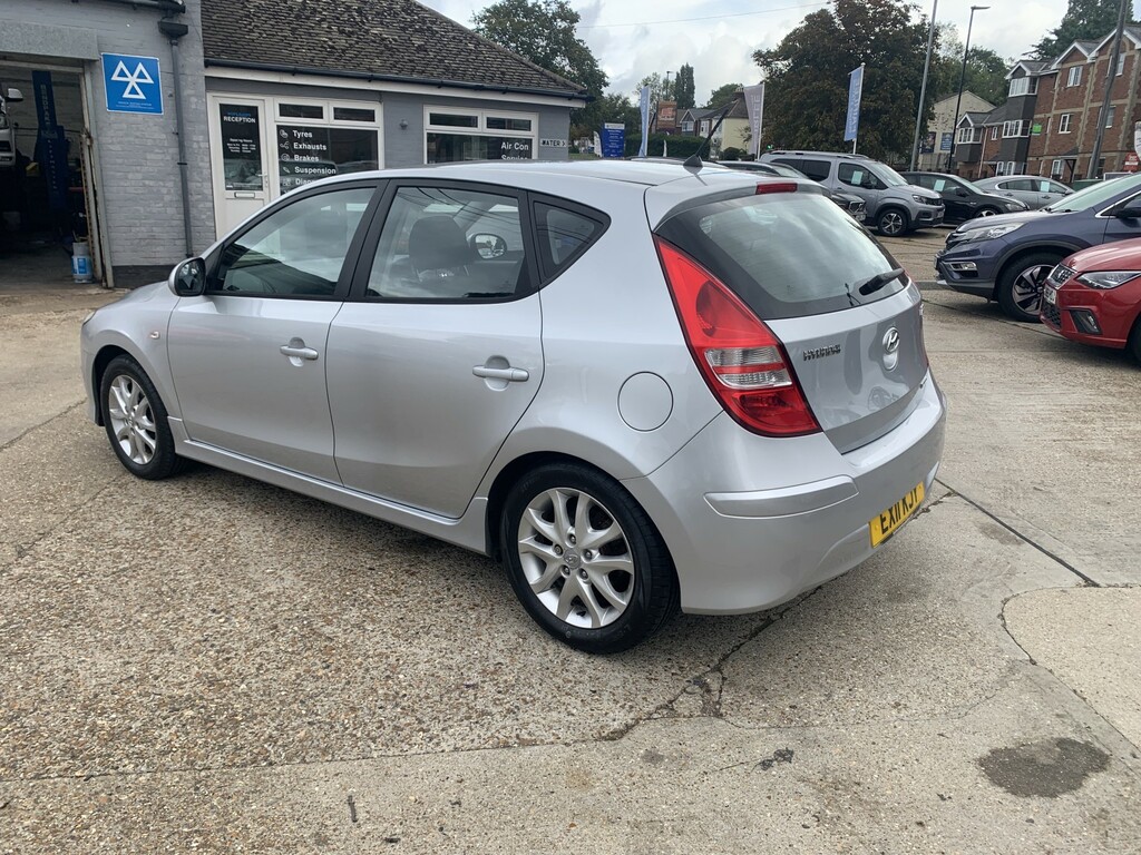 Hyundai I30 Hatchback 1.6 Red #6
