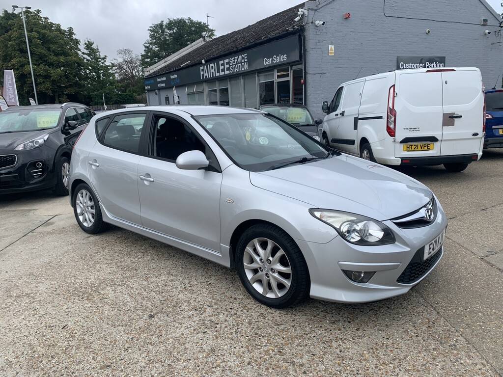 Hyundai I30 Hatchback 1.6 Red #2