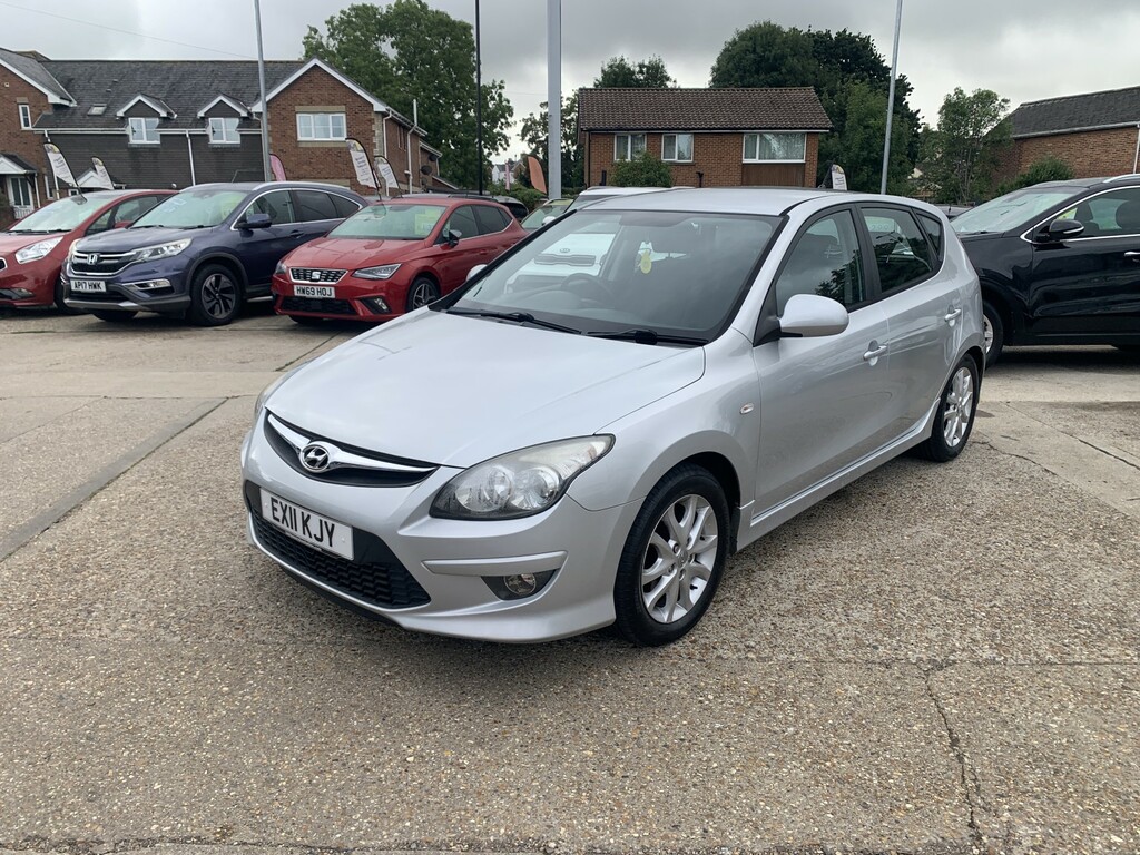 Hyundai I30 Hatchback 1.6 Red #4