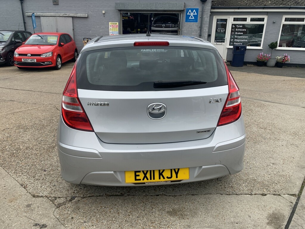 Hyundai I30 Hatchback 1.6 Red #7