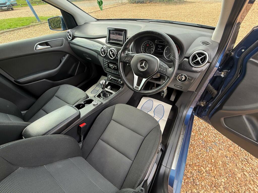 Mercedes-Benz B Class 2012 62 B180 White #32