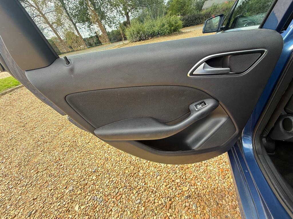 Mercedes-Benz B Class 2012 62 B180 White #28