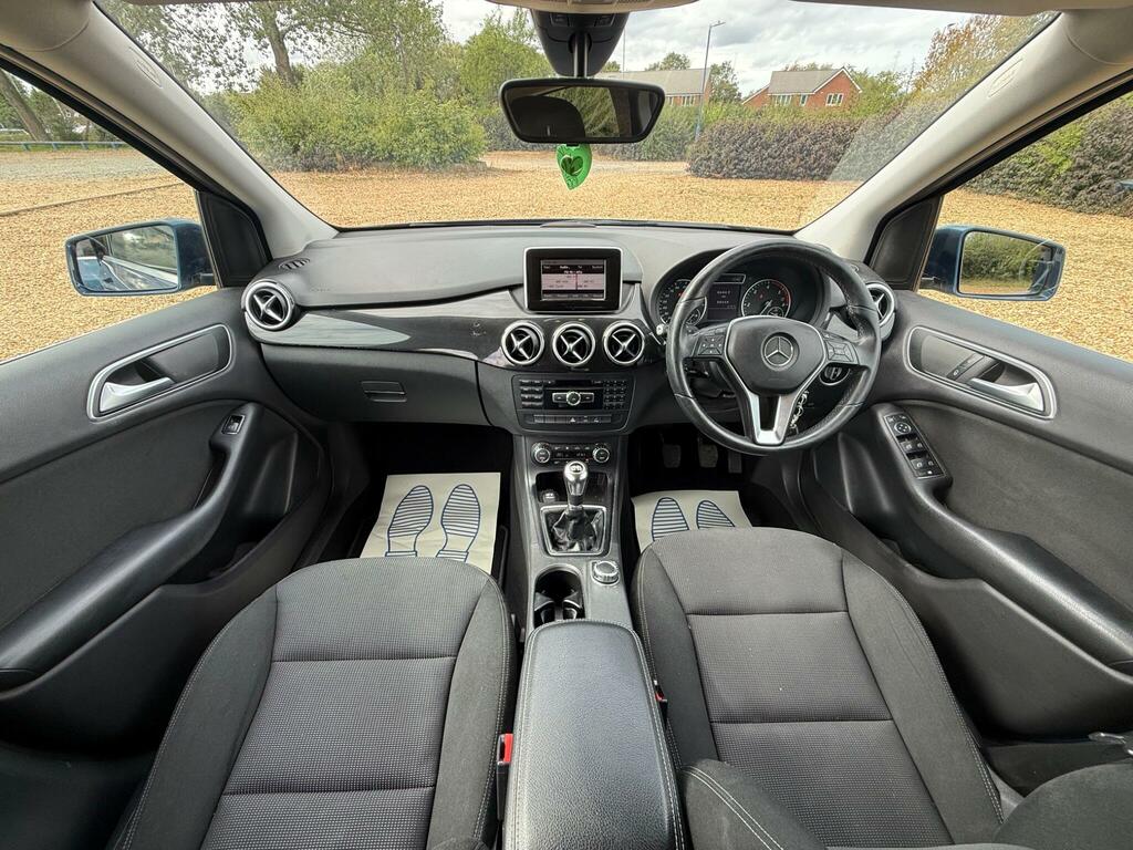 Mercedes-Benz B Class 2012 62 B180 White #24