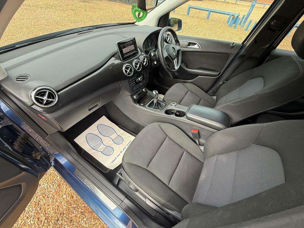 Mercedes-Benz B Class 2012 62 B180 White #21