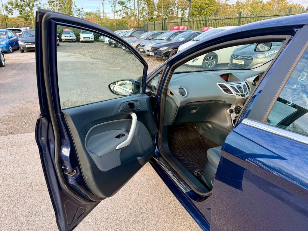 Ford Fiesta Edge Silver #32