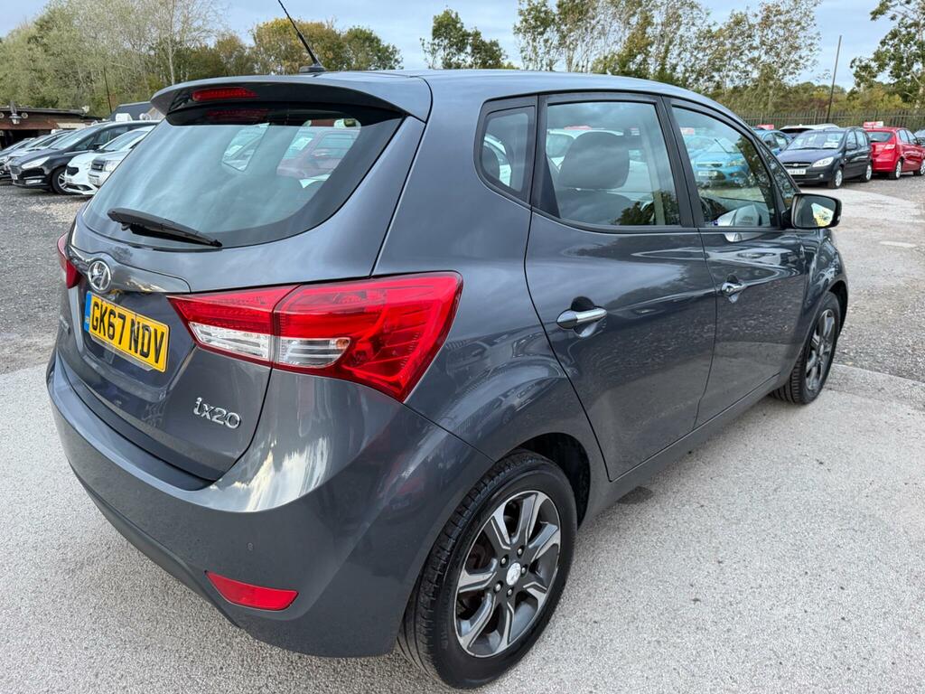 Hyundai Ix20 Se Hatchback Grey #20