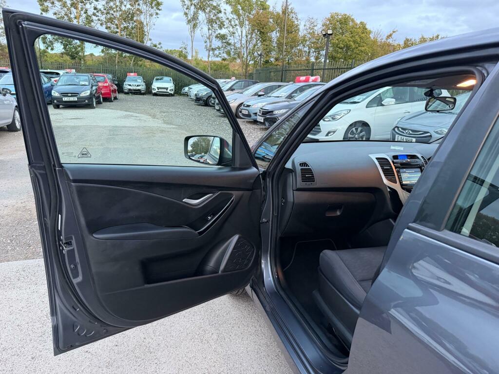 Hyundai Ix20 Se Hatchback Grey #34