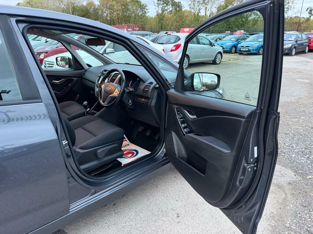 Hyundai Ix20 Se Hatchback Grey #37