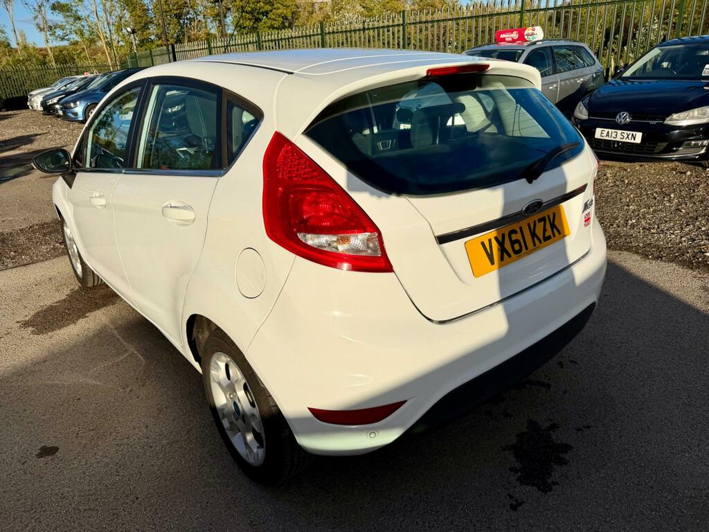 Ford Fiesta Zetec White #5
