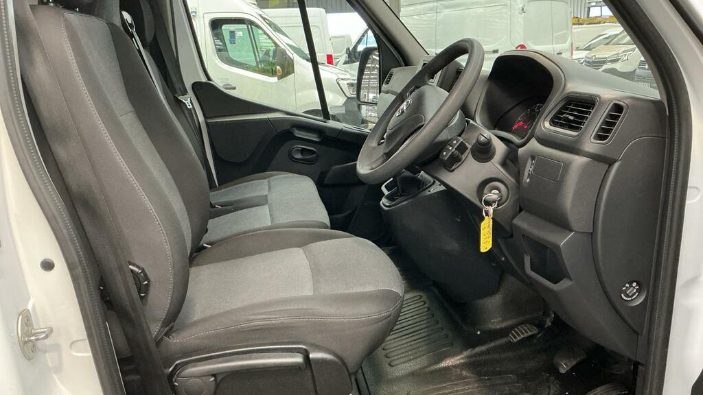 Nissan InterStar Acenta White #5