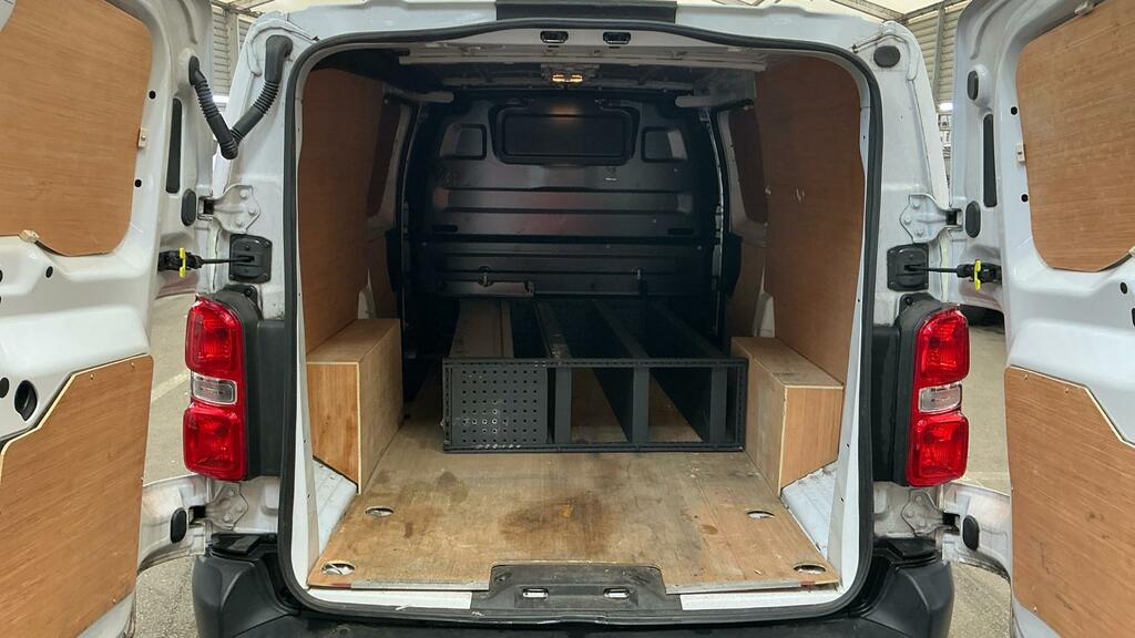 Peugeot Expert Professional Premium White #6