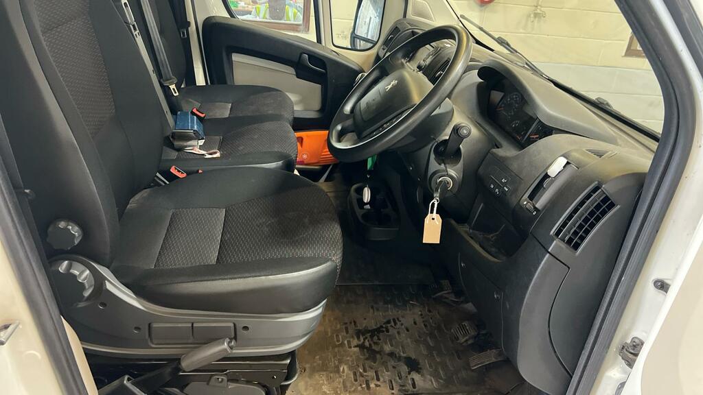 Peugeot Boxer Professional White #5