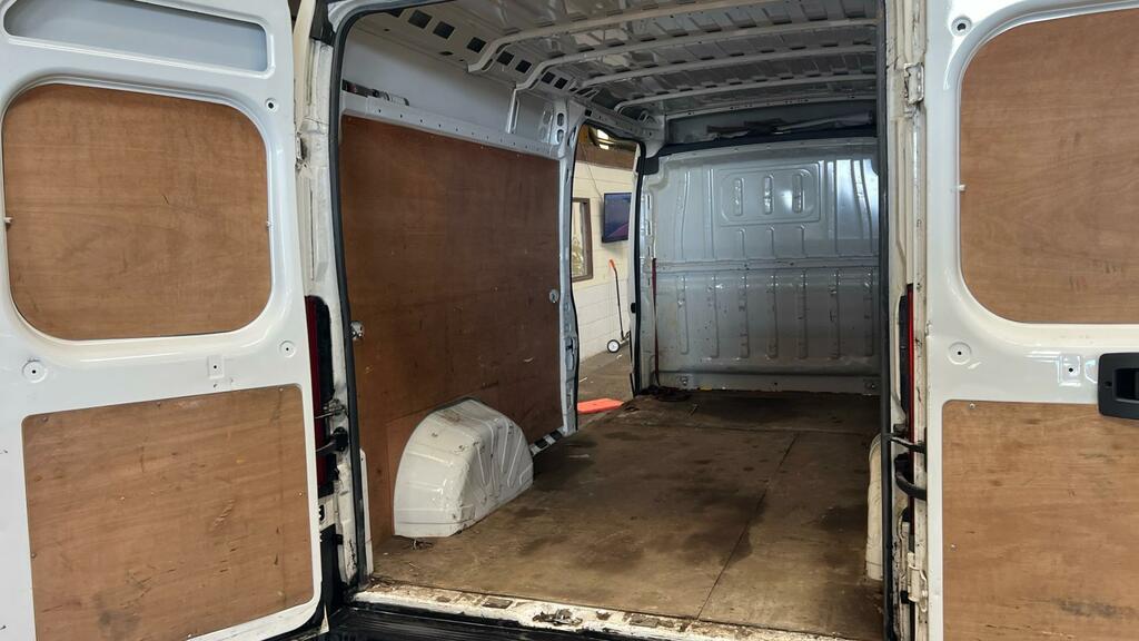 Peugeot Boxer Professional White #6