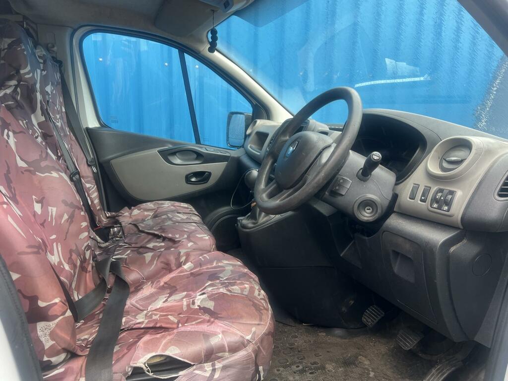 Renault Trafic Business White #4