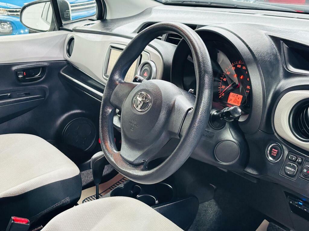Toyota Yaris Hatchback Black #10