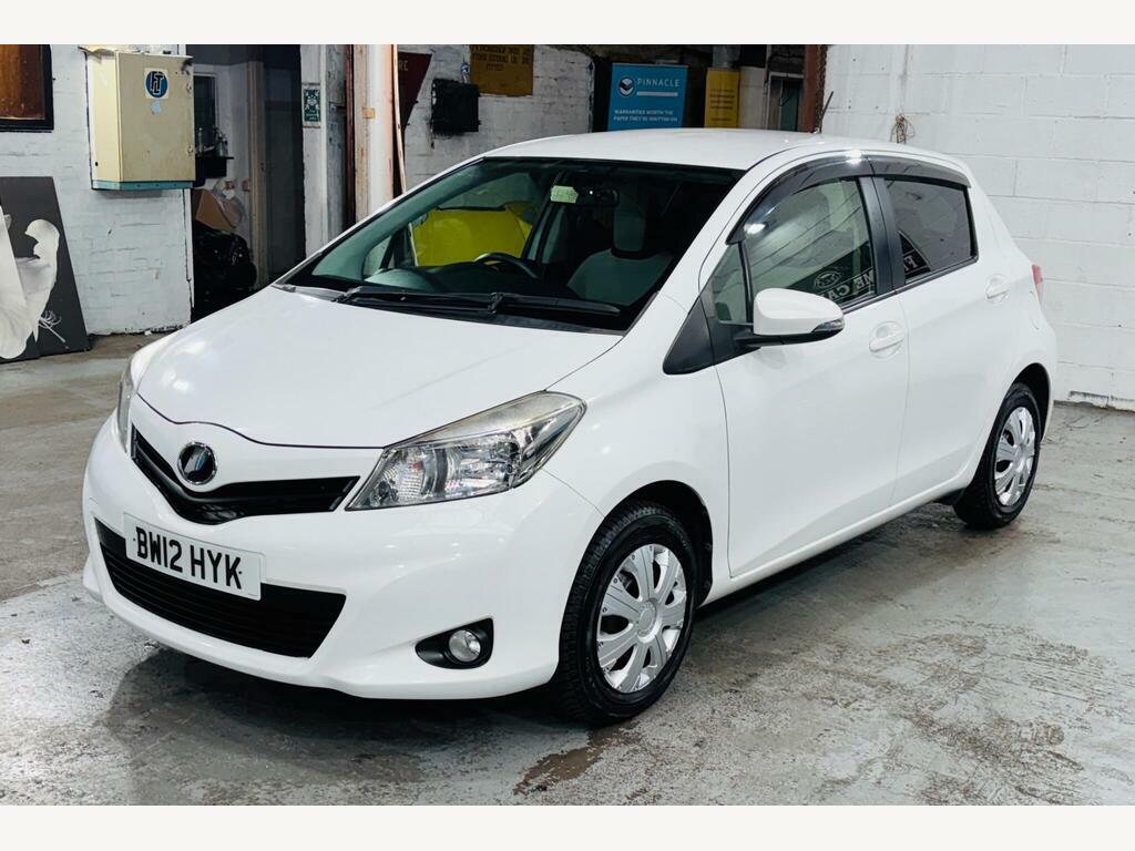 Toyota Yaris Hatchback Black #3
