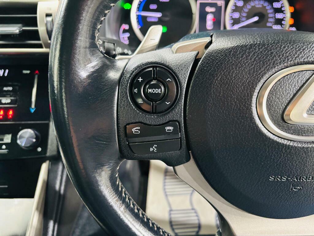 Lexus IS 2.5 300H Luxury 220 Bhp White #17