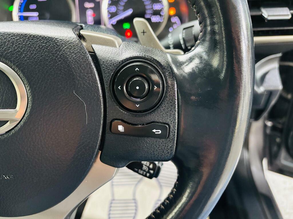 Lexus IS 2.5 300H Luxury 220 Bhp White #16