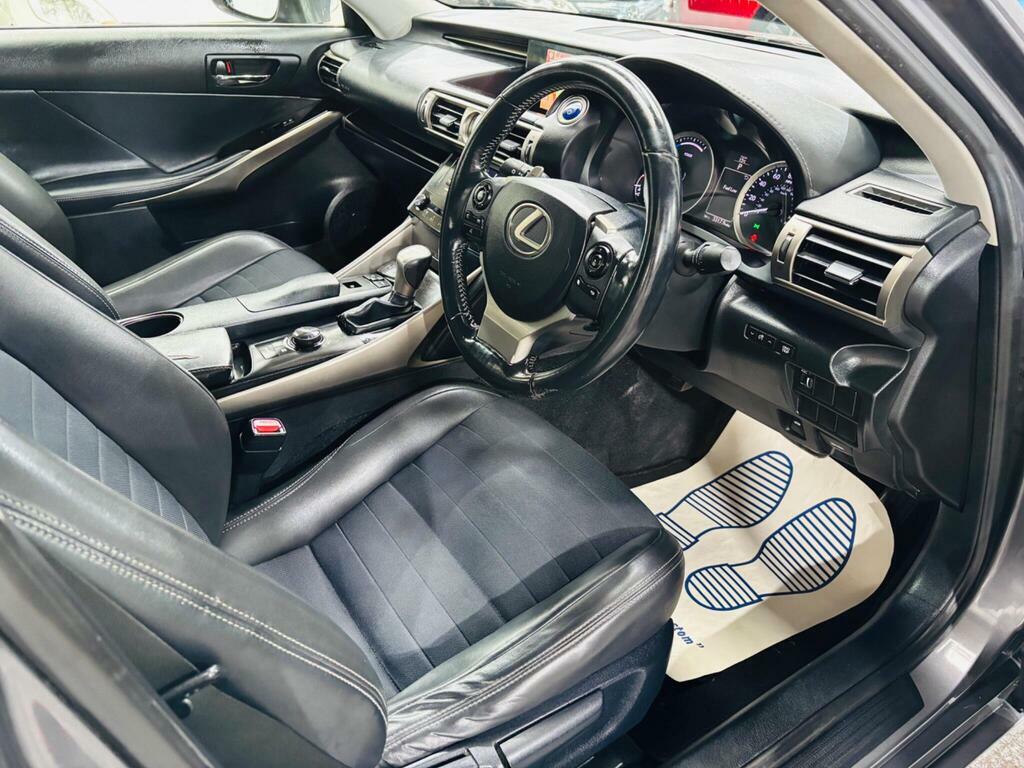 Lexus IS 2.5 300H Luxury 220 Bhp White #9