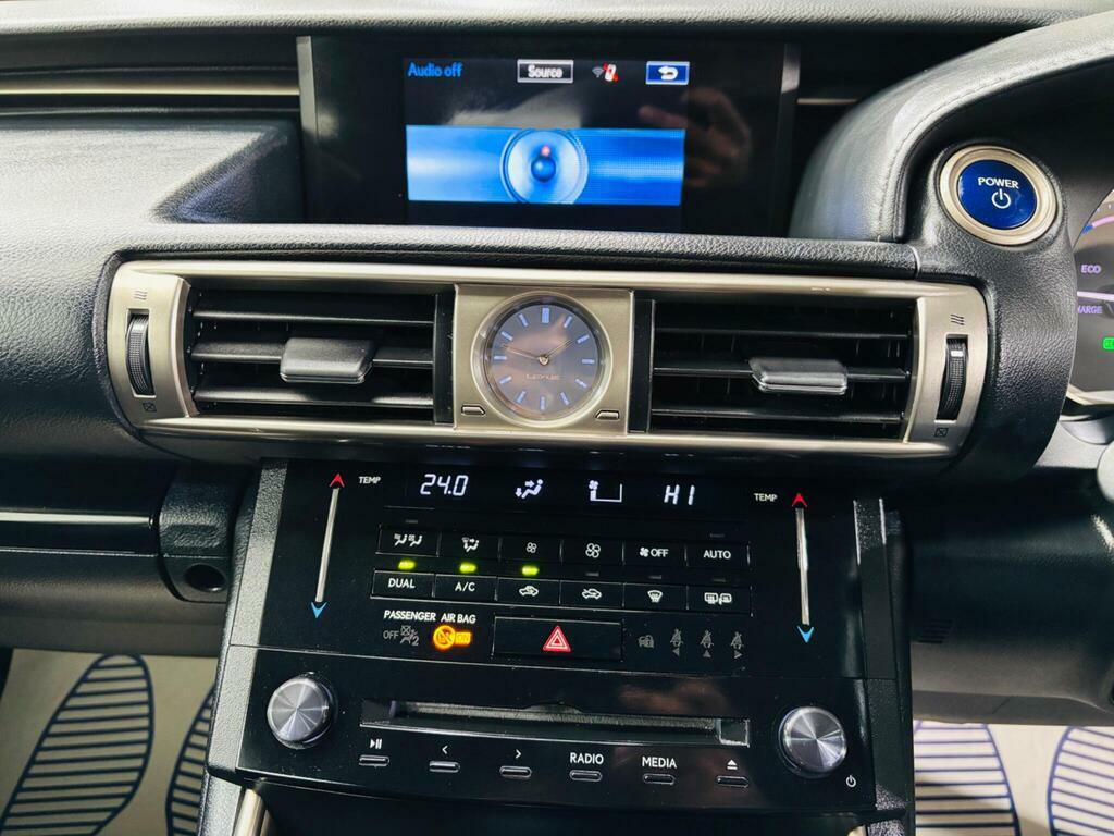 Lexus IS 2.5 300H Luxury 220 Bhp White #19