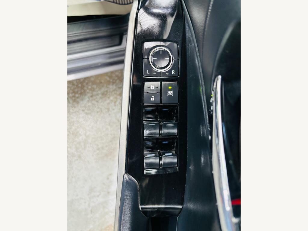 Lexus IS 2.5 300H Luxury 220 Bhp White #15