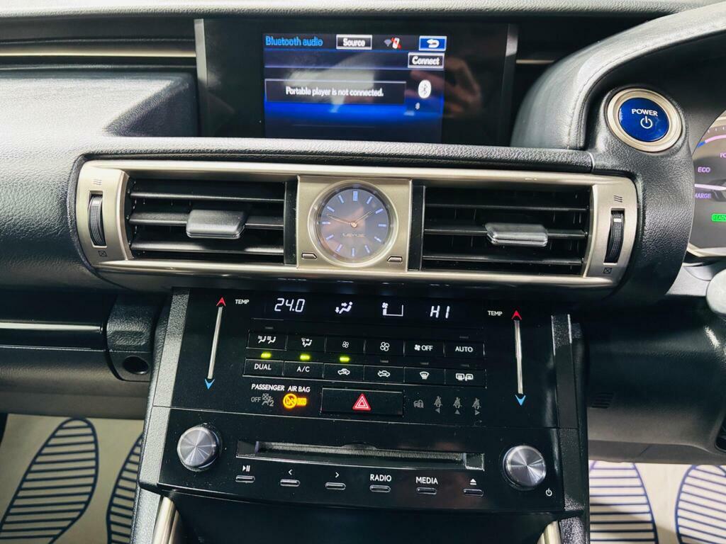 Lexus IS 2.5 300H Luxury 220 Bhp White #20