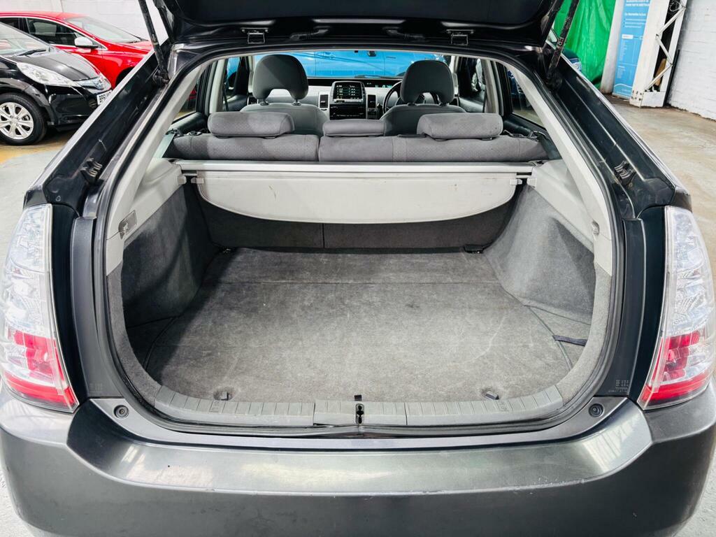 Toyota Prius Hatchback Silver #23