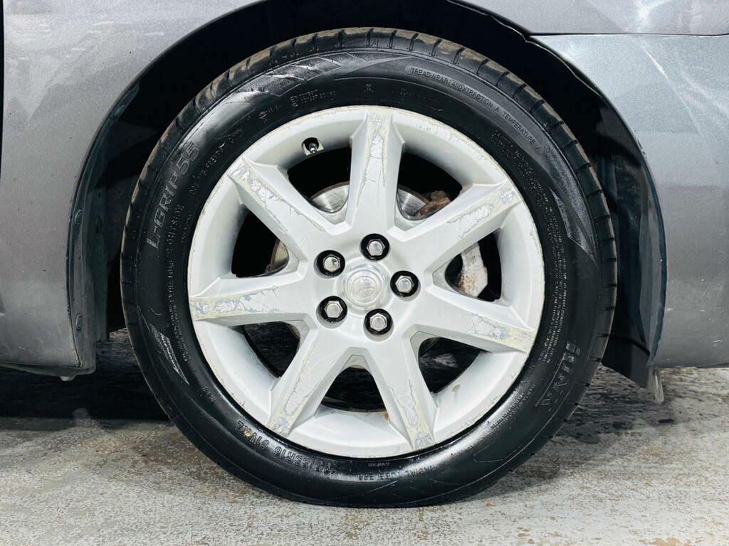 Toyota Prius Hatchback Silver #22