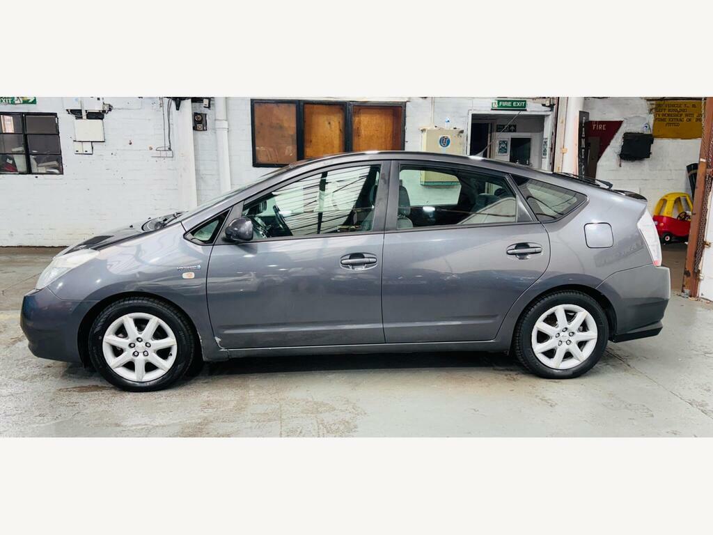 Toyota Prius Hatchback Silver #8