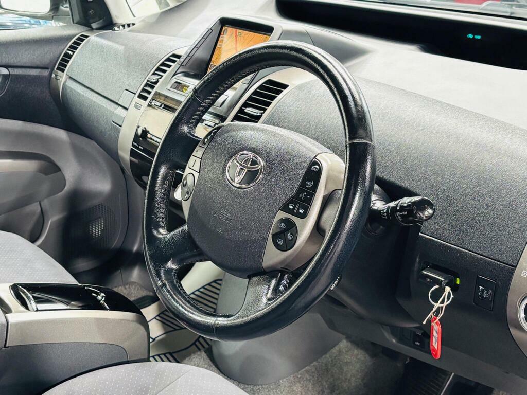 Toyota Prius Hatchback Silver #10