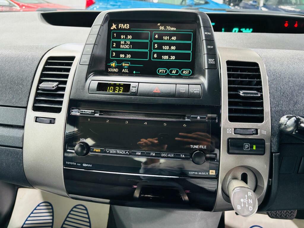 Toyota Prius Hatchback Silver #20