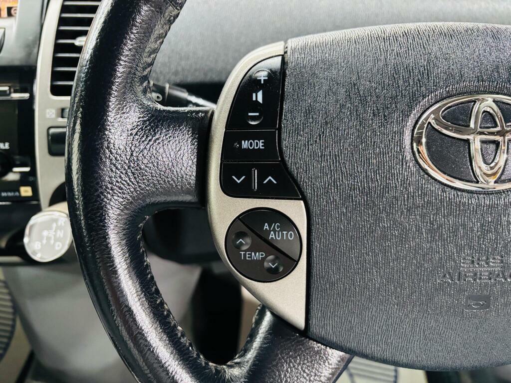 Toyota Prius Hatchback Silver #17