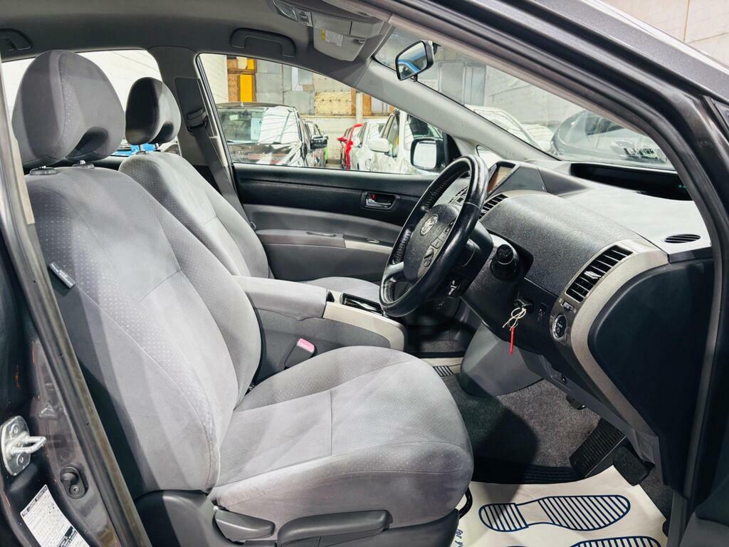 Toyota Prius Hatchback Silver #11