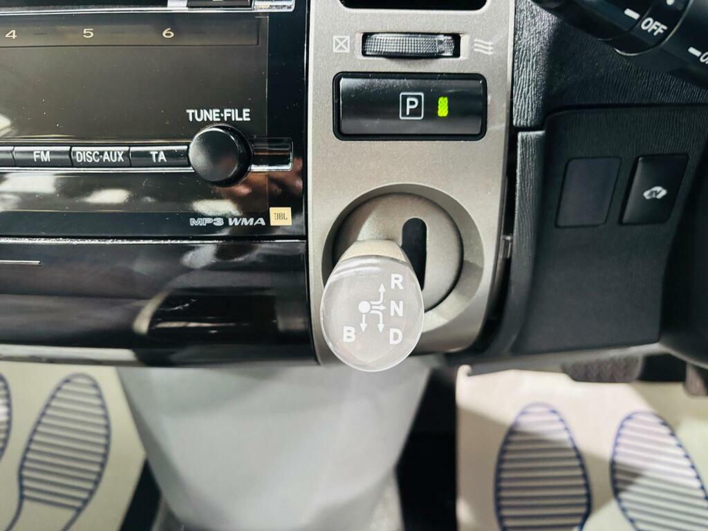 Toyota Prius Hatchback Silver #21