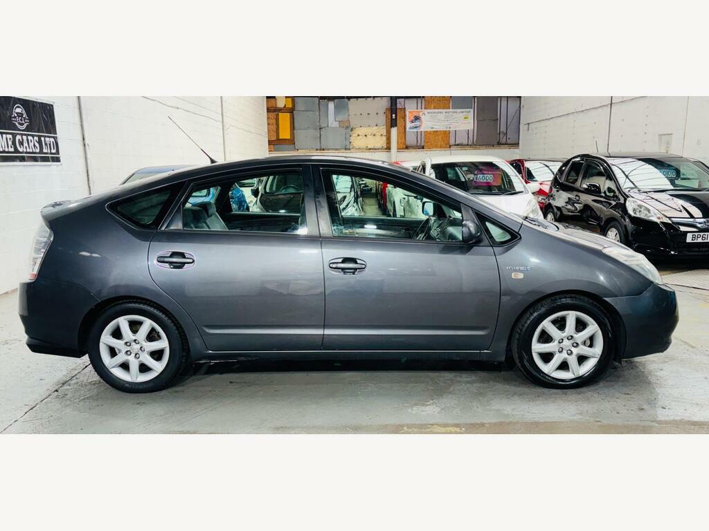 Toyota Prius Hatchback Silver #7