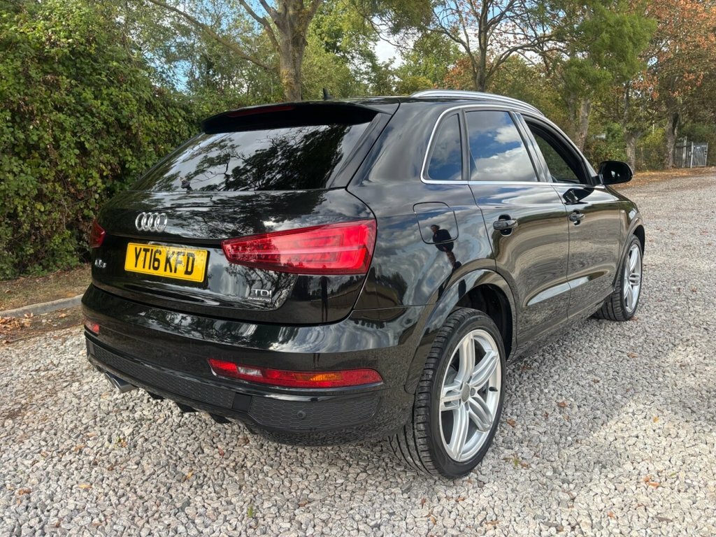 Audi Q3 2L S Line Plus Black #6