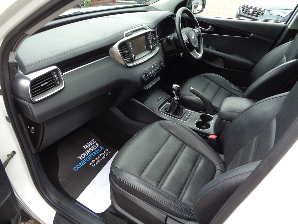 Kia Sorento Kx-2 White #22