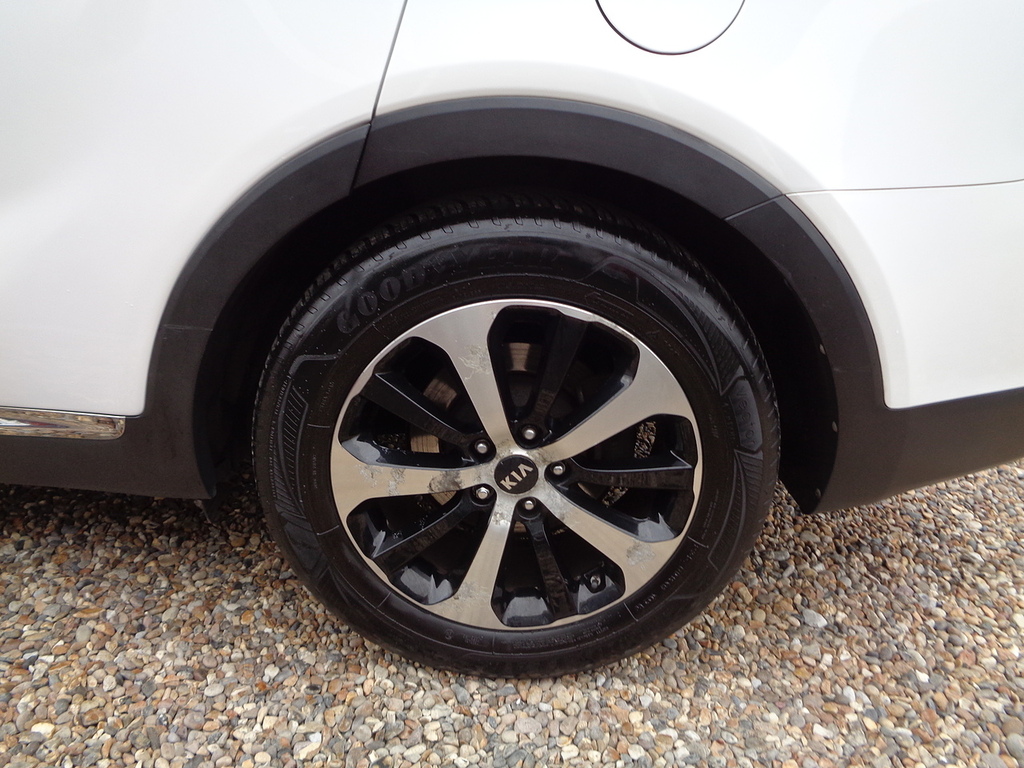 Kia Sorento Kx-2 White #40