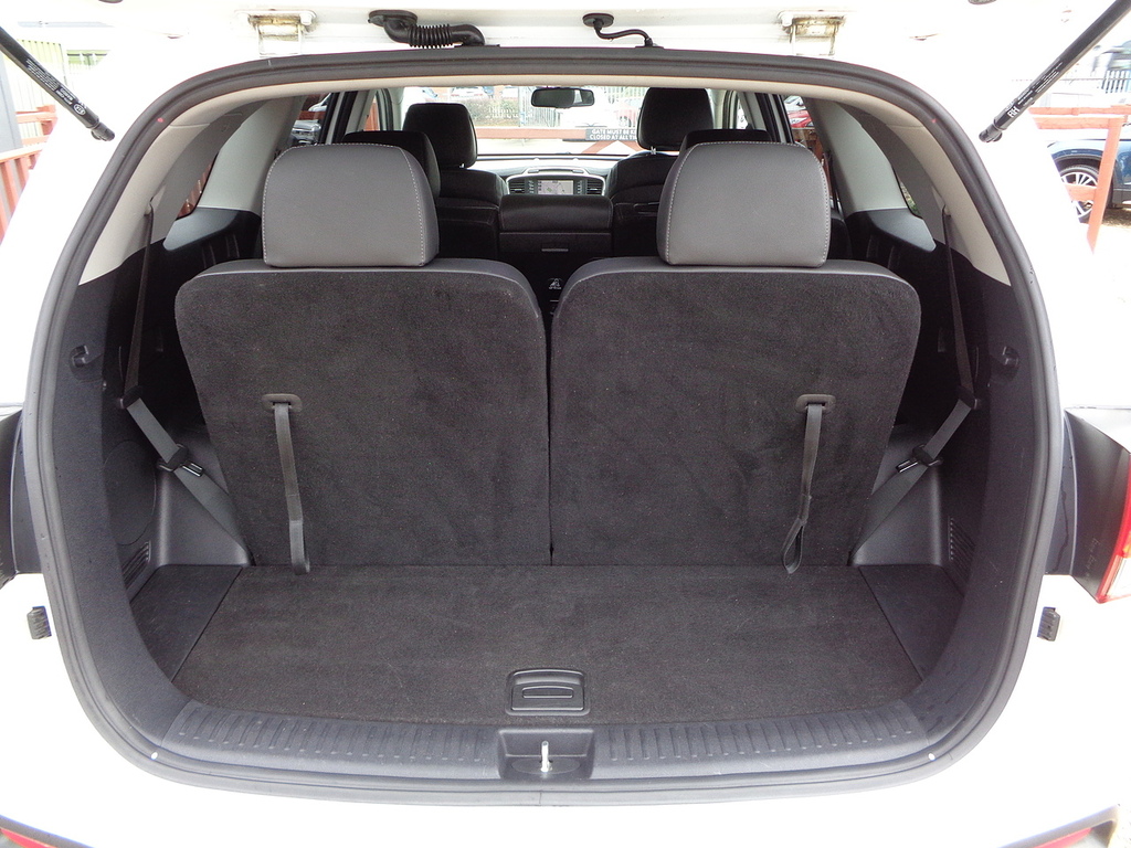 Kia Sorento Kx-2 White #32