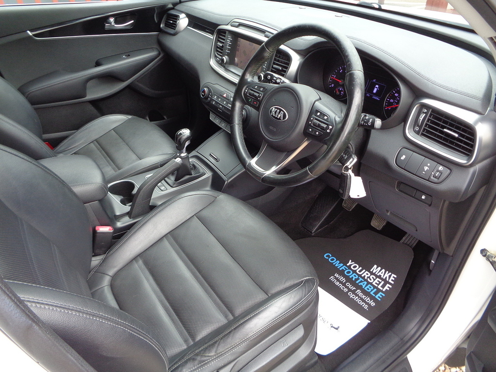 Kia Sorento Kx-2 White #7