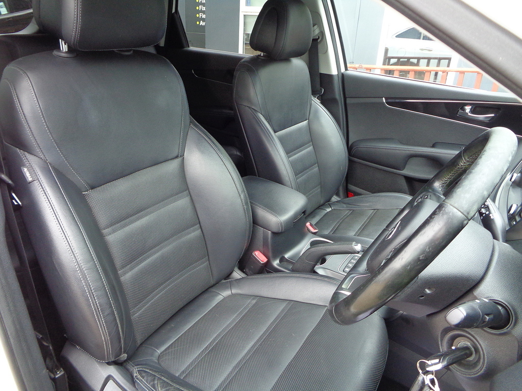 Kia Sorento Kx-2 White #21