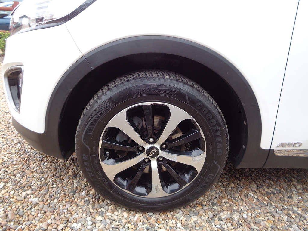 Kia Sorento Kx-2 White #38