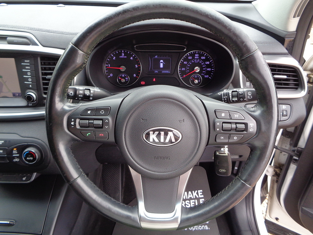 Kia Sorento Kx-2 White #8