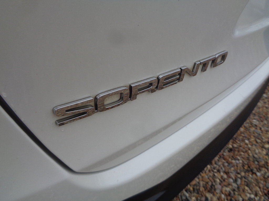 Kia Sorento Kx-2 White #43
