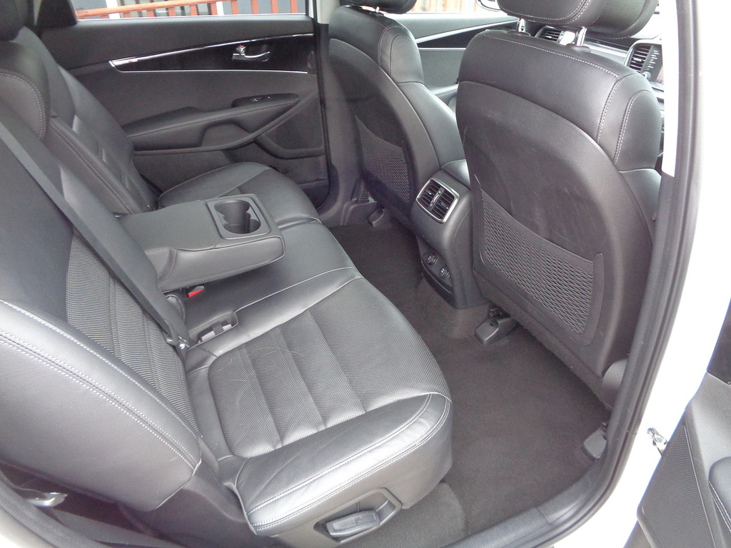 Kia Sorento Kx-2 White #25